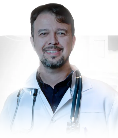 Foto de Dr. Gustavo D. Silva, coordenador dos cursos AHA na EME Doctors